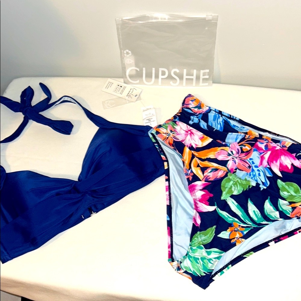 Cupshe Navy Twisted Halterneck Bikini Top & Tropical Bottoms Set Size Large New - Picture 6 of 9